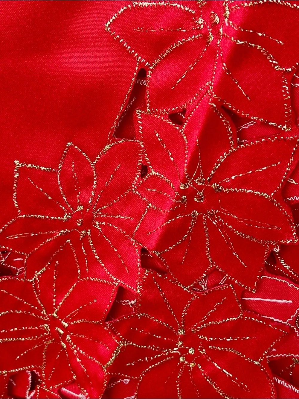 Sam Hedaya Christmas Tablecloth Red Poinsettia Cutwork Gold Embroidered Dining